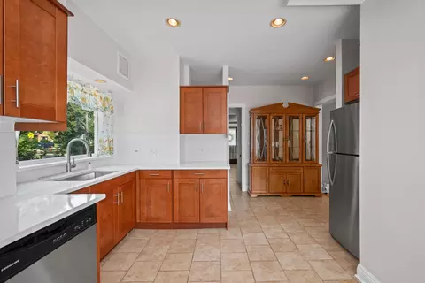 638 N Spring St, Elgin, IL 60120 photo 16