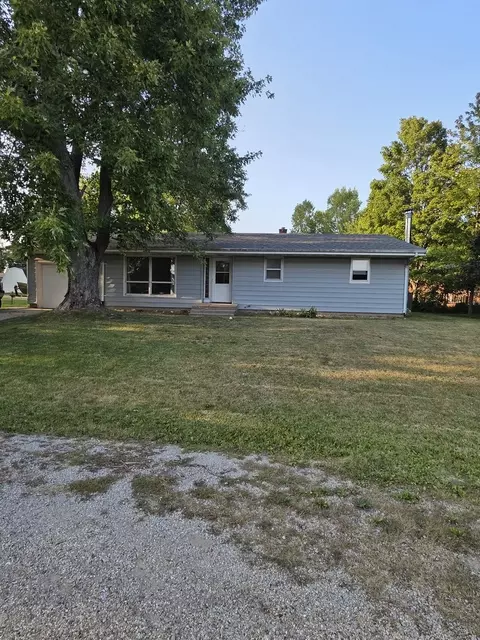 305 W Poplar St, Heyworth, IL 61745