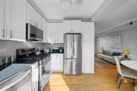 Kitchen - 1440 W Roscoe St #2, Chicago, IL 60657 photo 3 of 3