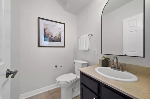 Bath - 1440 W Roscoe St #2, Chicago, IL 60657 photo 1 of 3