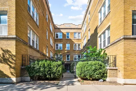 1440 W Roscoe St #2, Chicago, IL 60657