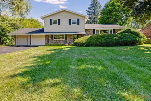 6102 Scott Ln, Crystal Lake, IL 60014