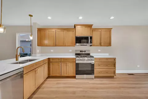 Kitchen - 1969 Eagle Dr, Morris, IL 60450 photo 3 of 6