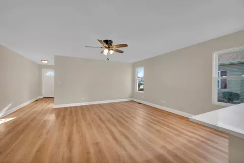 Living - 1969 Eagle Dr, Morris, IL 60450 photo 3 of 4