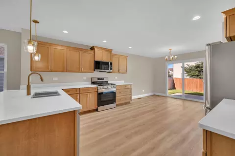 Kitchen - 1969 Eagle Dr, Morris, IL 60450 photo 2 of 6