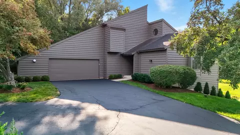5 N373 Glen Oak Ln, Saint Charles, IL 60175