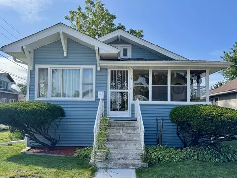 15 156th Pl, Calumet City, IL 60409