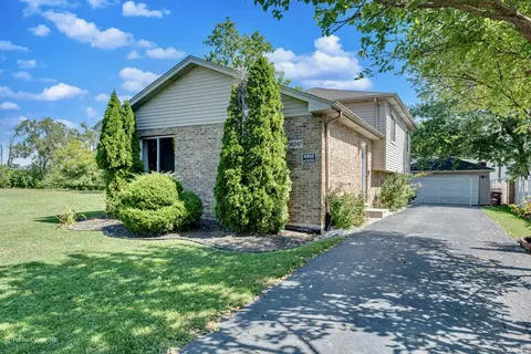 14247 Davis Ct, Blue Island, IL 60406