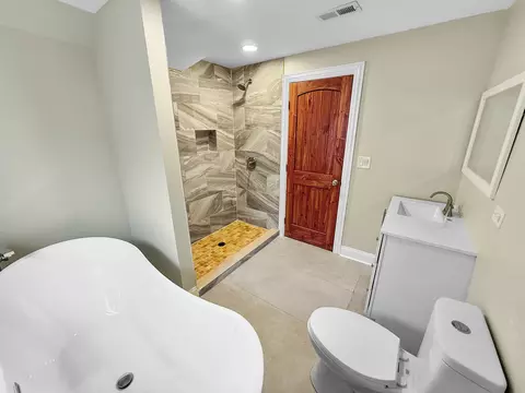 Bath - 710 E 91st Pl, Chicago, IL 60619 photo 1 of 7