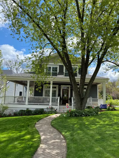 488 S Columbia St, Naperville, IL 60540