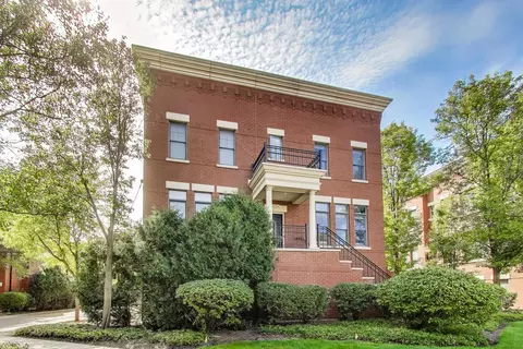 150 Festival Ct, Elgin, IL 60120