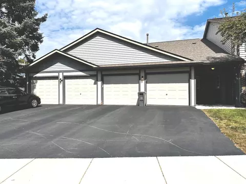 Exterior - 1104 Yorkshire Ct UNIT -B, Elgin, IL 60120 photo 4 of 5