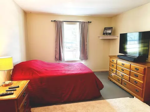 Bedroom - 1104 Yorkshire Ct UNIT -B, Elgin, IL 60120 photo 1 of 1