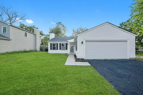 8040 Geneva St, Woodridge, IL 60517