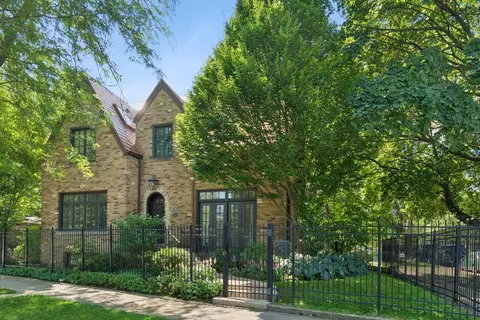 3045 W Ardmore Ave, Chicago, IL 60659