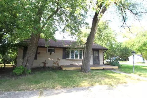 176 S Seymour Ave, Mundelein, IL 60060