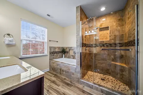 Bath - 892 Audubon Ln, Aurora, IL 60506 photo 2 of 4