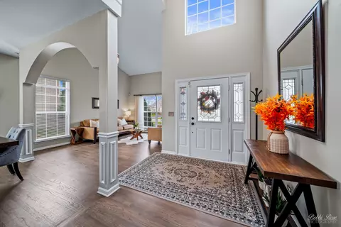 Entry Way - 892 Audubon Ln, Aurora, IL 60506 photo 1 of 7