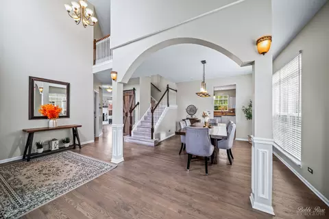 Entry Way - 892 Audubon Ln, Aurora, IL 60506 photo 4 of 7