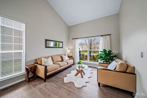 Living - 892 Audubon Ln, Aurora, IL 60506 photo 1 of 4