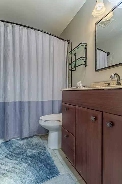 Bath - 966 Willow St #3-2, Itasca, IL 60143 photo 2 of 4
