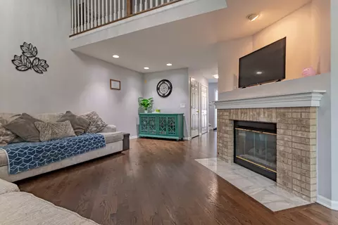 Living - 966 Willow St #3-2, Itasca, IL 60143 photo 1 of 1