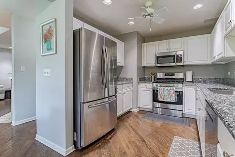 Kitchen - 966 Willow St #3-2, Itasca, IL 60143 photo 1 of 1
