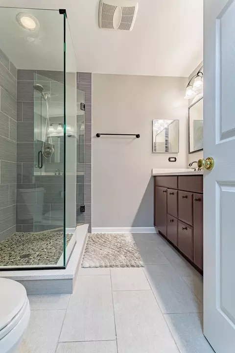 Bath - 966 Willow St #3-2, Itasca, IL 60143 photo 3 of 4