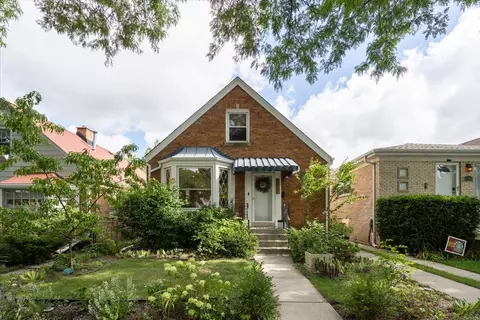 6752 W Rascher Ave, Chicago, IL 60656