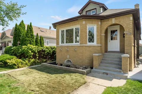 5853 W Newport Ave, Chicago, IL 60634