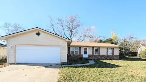 2305 E Shurts Cir, Urbana, IL 61801