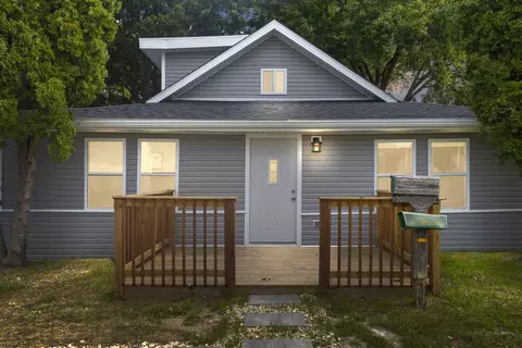 42425 N Park Ln E, Antioch, IL 60002