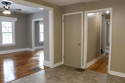 Entry Way - 814 W Park St, Morrison, IL 61270 photo 1 of 2