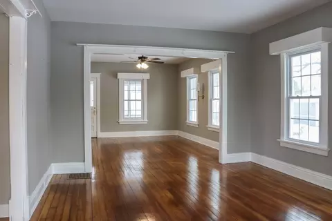 Living - 814 W Park St, Morrison, IL 61270 photo 1 of 5