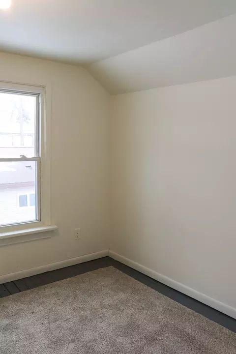 Bedroom - 814 W Park St, Morrison, IL 61270 photo 4 of 9