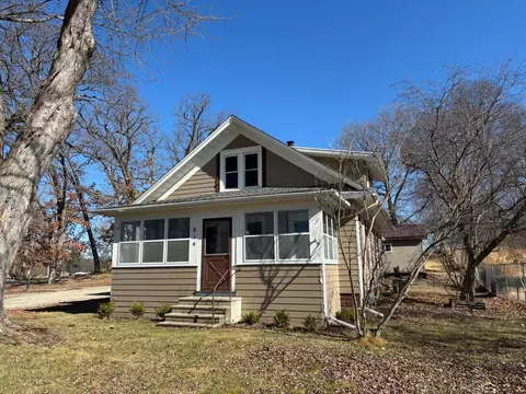 814 W Park St, Morrison, IL 61270