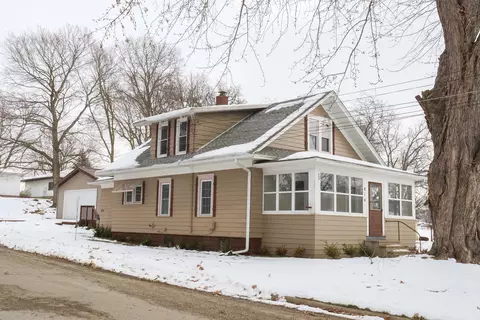 Exterior - 814 W Park St, Morrison, IL 61270 photo 6 of 6