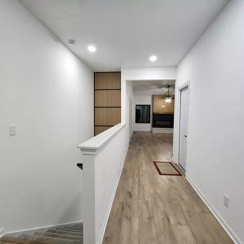 Entry Way - 422 View St, Ottawa, IL 61350 photo 1 of 2