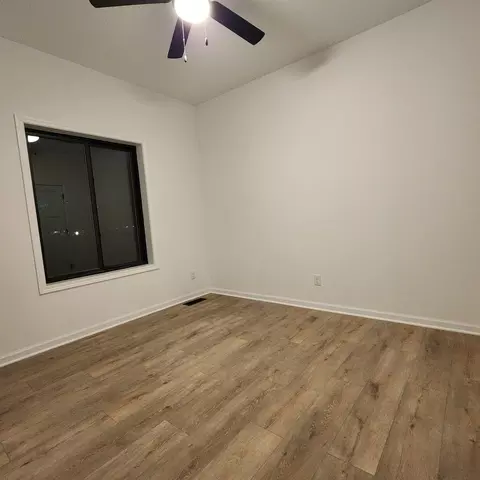 Bedroom - 422 View St, Ottawa, IL 61350 photo 3 of 3