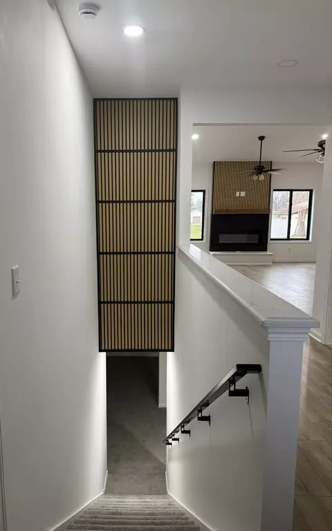 Entry Way - 422 View St, Ottawa, IL 61350 photo 2 of 2