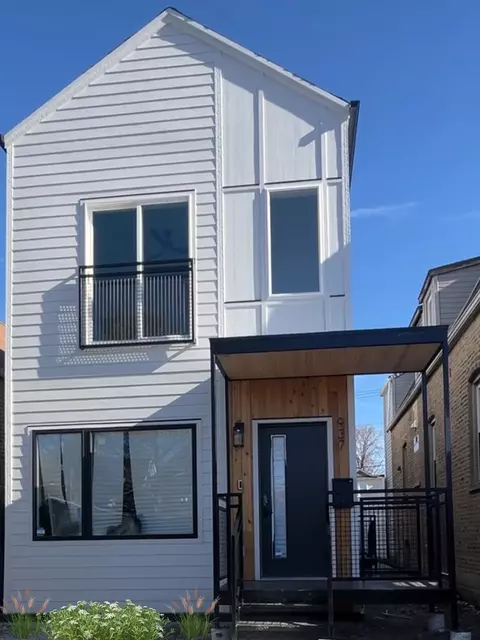 937 N Saint Louis Ave, Chicago, IL 60651