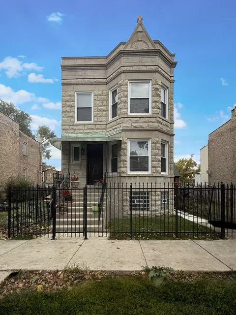 4032 W Wilcox St, Chicago, IL 60624