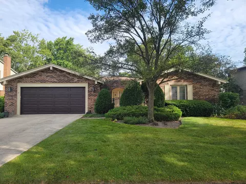 3822 Joanne Dr, Glenview, IL 60026