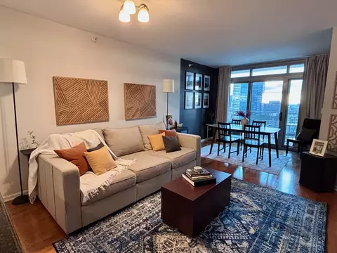 125 S Jefferson St, Chicago, IL 60661