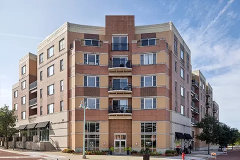 300 Village Cir #207, Willow Springs, IL 60480