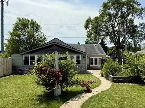 2705 W 98th St, Evergreen Park, IL 60805