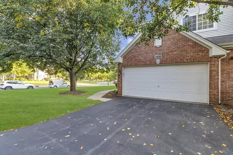 1830 Maureen Dr, Hoffman Estates, IL 60192 photo 2