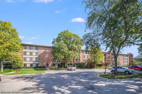 201 Lake Hinsdale Dr #303, Willowbrook, IL 60527