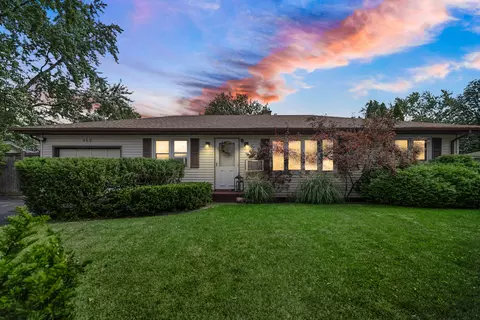855 N Greenleaf St, Gurnee, IL 60031