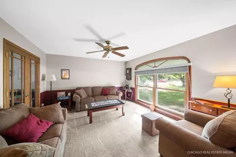 640 Coster Ct, Hinckley, IL 60520 photo 2
